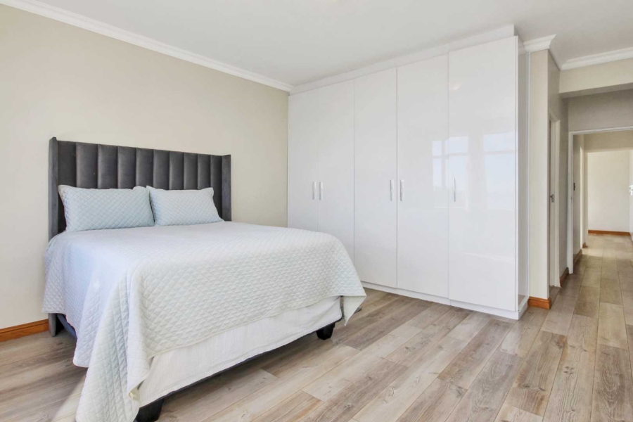 To Let 3 Bedroom Property for Rent in Sea Point Western Cape